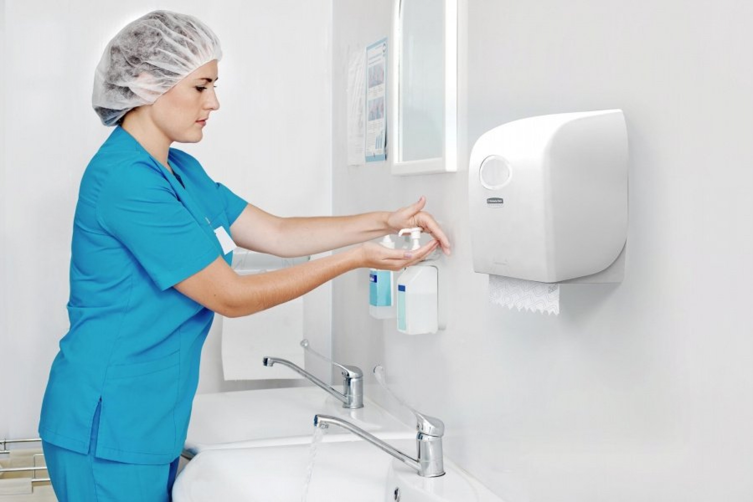 Одноразовые полотенца для рук в рулоне SCOTT ESSENTIAL