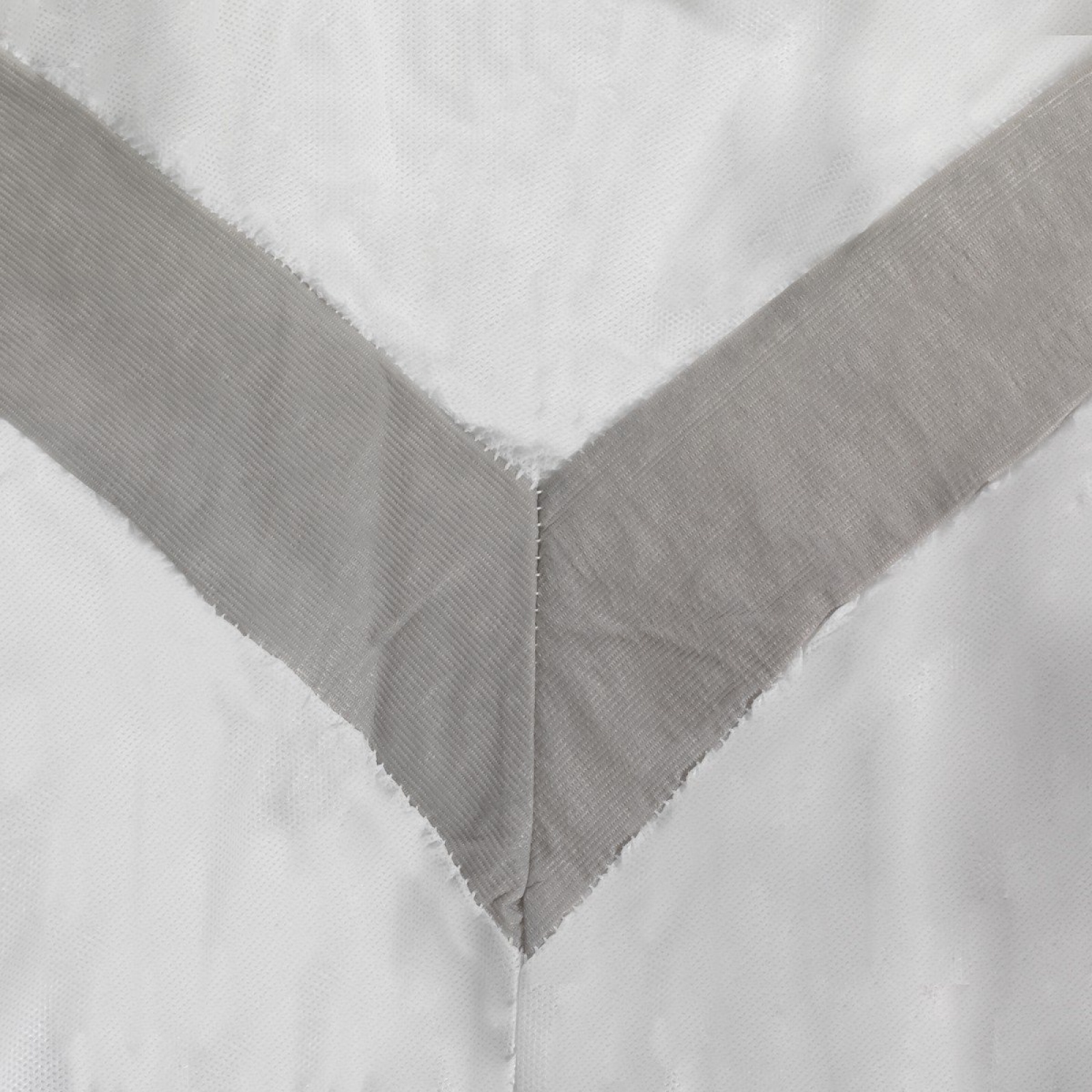 Воздухопроницаемый комбинезон для защиты от брызг и твёрдых частиц Kimberly-Clark KleenGuard A25+, белый, коробка 25 шт.