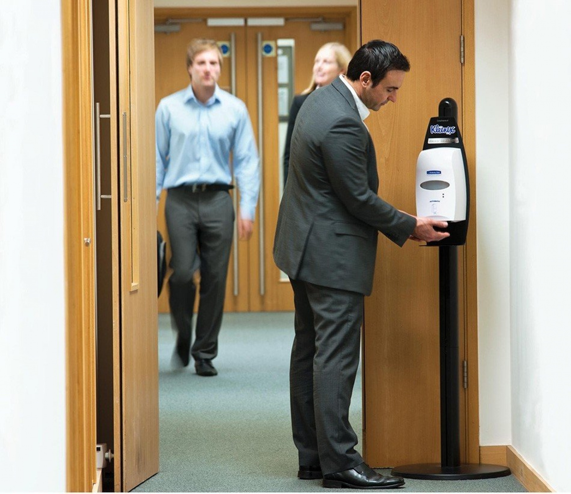 Напольная стойка для электронного диспенсера Kleenex*